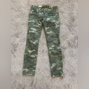 Gap 1969 camouflage pants, size 25.  98% cotton 2% spandex.  Army green color